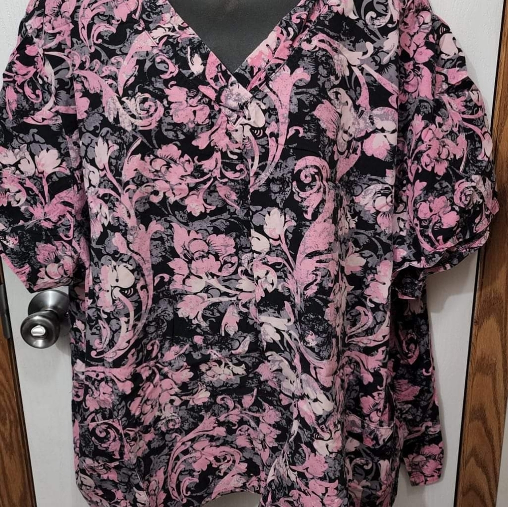 5xl scrub top